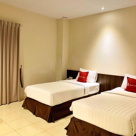 Ameera Hotel Pekanbaru Exterior foto